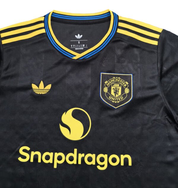 Manchester United 25/26 Soccer Jersey Manchester United 25/26 training soccer jersey with Adidas and Snapdragon logos.