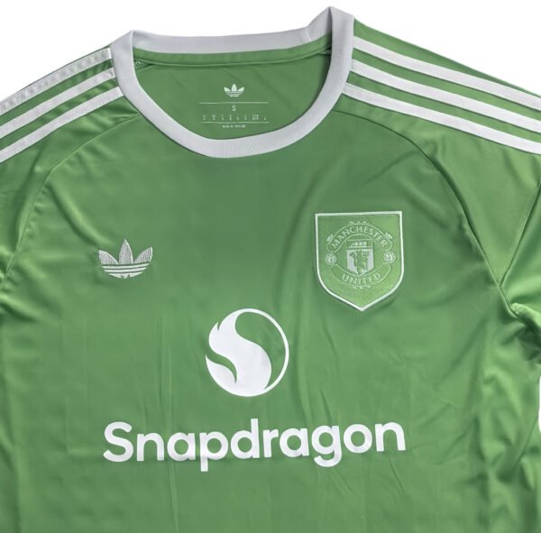 Manchester United 25/26 Third Jersey Manchester United third soccer jersey with Snapdragon logo, green color, and iconic club crest.