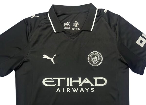 Manchester City 2025/26 Training Soccer Jersey Manchester City 2025/26 training soccer jersey with team logo and sponsor, perfect for sports enthus.