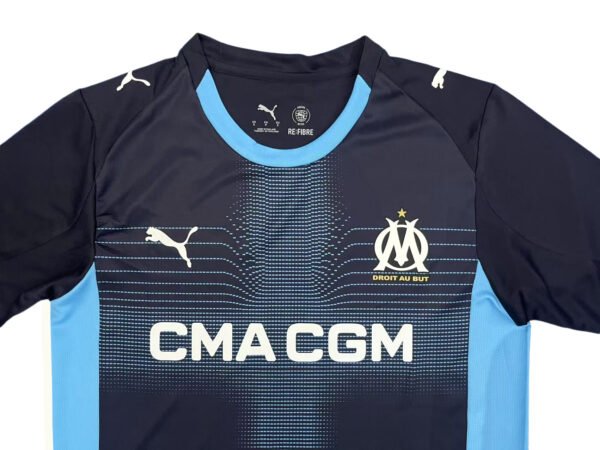 Lisbon 2025/26 Soccer Training Jersey Lisbon 25/26 soccer training jersey with OM logo and Puma branding.