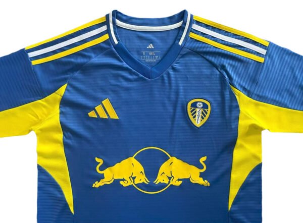 25/26 Lisbon Traning Soccer Jersey Lisbon Training Soccer Jersey for 25/26 season, vibrant blue and yellow design.