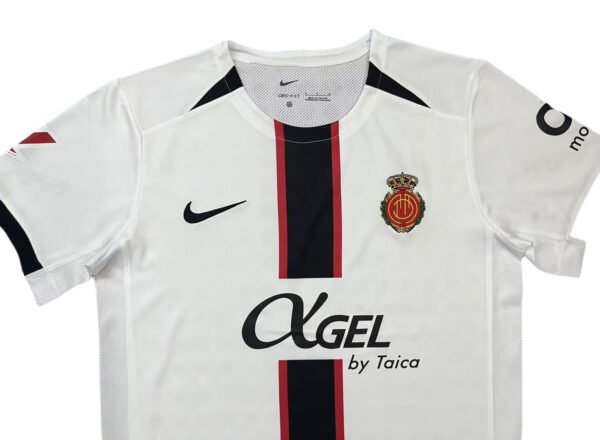 High-quality Lisbon training soccer jersey for athletes and fans. Perfect for training sessions and.