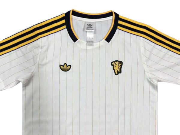 Lisbon Traning Soccer Jersey High-quality Lisbon training soccer jersey with stylish design and comfort.