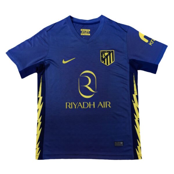 Official Lisbon training soccer jersey for 25/26 season. Perfect for fans and players, featuring tea.