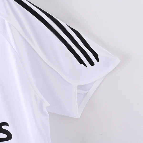 Retro 2005-2006 Real Madrid Home Jersey