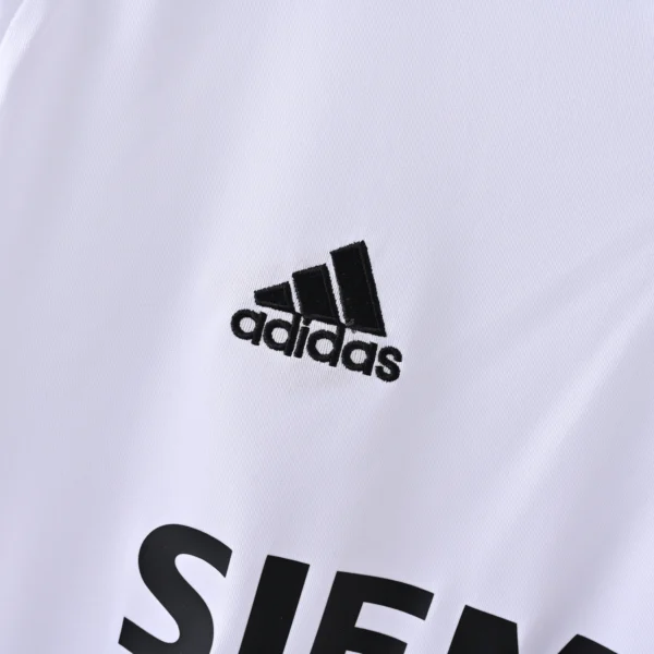 Retro 2005-2006 Real Madrid Home Jersey